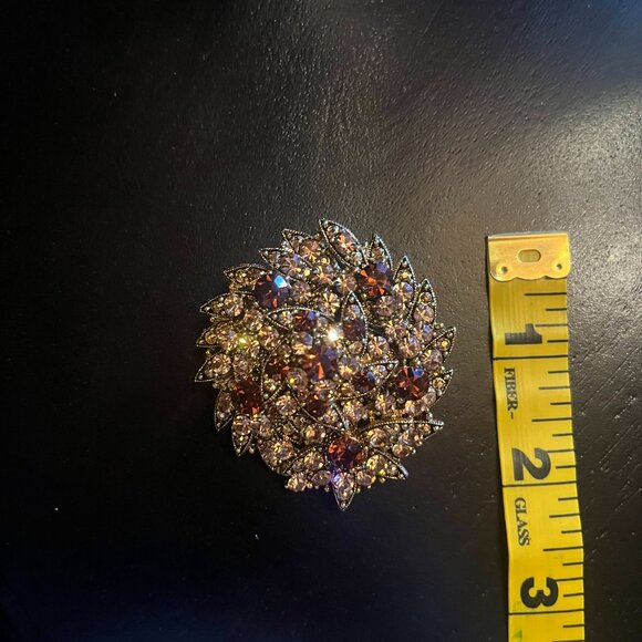 Vintage Gold Tone Starburst Brooch with Amber and Brown Rhinestones - Picture 6 of 6